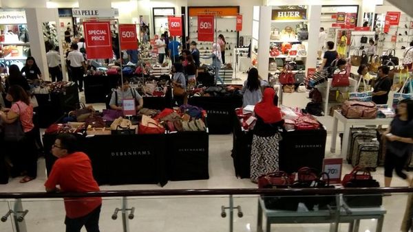 Debenhams Senayan Diserbu Pemburu Diskon