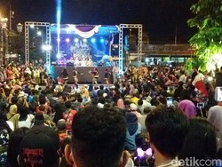 Jelang Pergantian Tahun, Ribuan Warga Tumpah Ruah di Malioboro