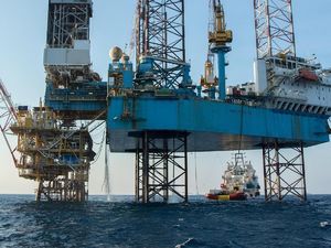 DPR Usul Skema Gross Split Tidak Diwajibkan ke Kontraktor Migas DPR Usul Skema Gross Split Tidak Diwajibkan ke Kontraktor Migas