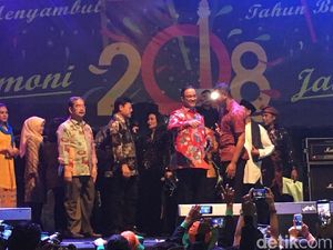 Sapa Warga di Bundaran HI, Anies: Kita Buat Kota Maju, Bahagia Semua