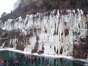 Melihat Pemandangan Negeri Dongeng di Musim Dingin