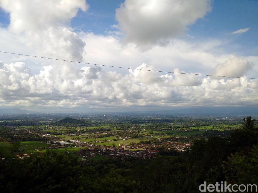 Cuaca Jateng Hari Ini: Berawan-Hujan Lebat Durasi Singkat Cuaca Jateng Hari Ini: Berawan-Hujan Lebat Durasi Singkat