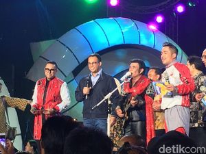 Anies Ingatkan Warga Bersihkan Sampah Usai Perayaan Tahun Baru