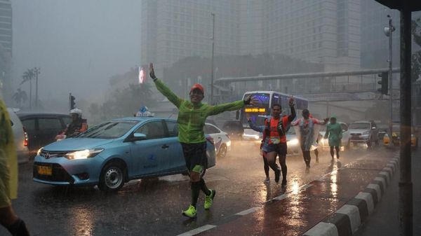 Foto: Tak Lelah Berlari Sampai Kalender Berganti