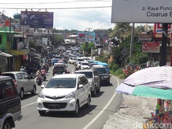 Mimpi Bereskan Macet Puncak: Bangun LRT hingga Cable Car