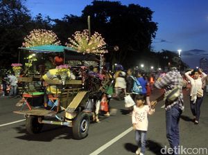 Menikmati Tahun Baru dengan Naik Delman Keliling Monas