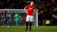 Selanjutnya ada bek tengah Phil Jhones. Pemain berusia 28 tahun yang pernah merasakan sekali juara Premier League ini kebanyakan cederanya (Jason Cairnduff/Action Images via Reuters)