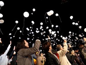 Foto: Warga Tokyo Melepas Balon di Tahun Baru 2018