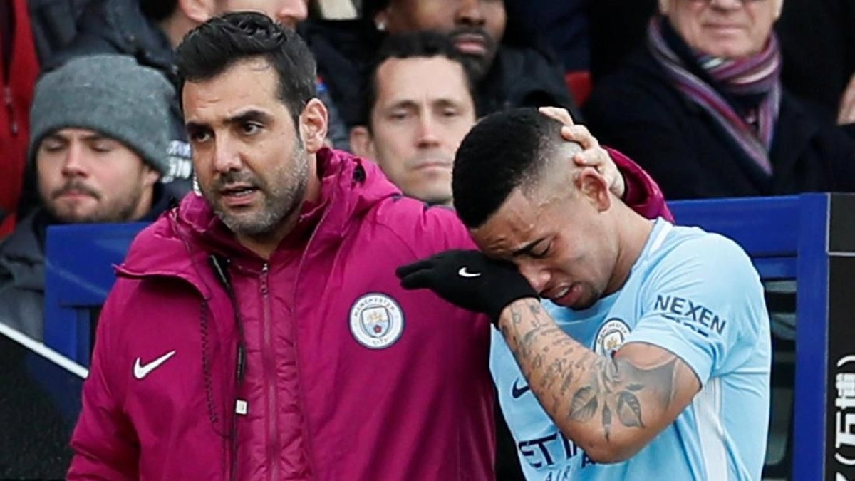 Pep Guardiola menyebut Gabriel Jesus akan absen empat sampai enam pekan karena cedera lutut (Foto: REUTERS/David Klein)