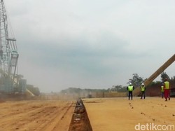 Beton Girder yang Jatuh di Proyek Tol Pemalang-Batang untuk JPO