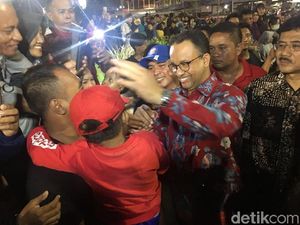 Tiba di Bundaran HI, Anies Disambut Warga dan Naik Panggung Hiburan