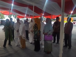 Dari Muda hingga Tua, Calon Pengantin Nikah Massal Mulai Berdatangan