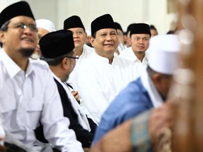 Momen Prabowo-Amien Rais Salat Subuh Berjemaah di Penghujung 2017