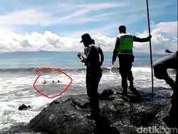 Aksi Dramatis Penyelamatan Wisatawan Terseret Ombak di Sukabumi