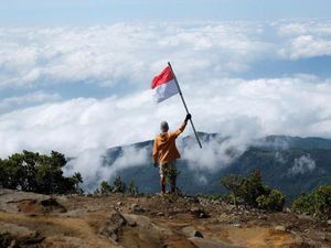 Pendakian ke Titik Tertinggi Jawa Barat