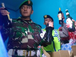 1.637 Botol Miras untuk Tahun Baru di Garut Disita Petugas