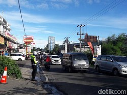 Lalin Puncak Siang Ini Lancar