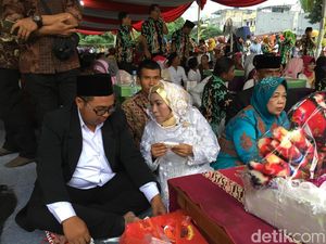 Nikah Massal DKI, Ada yang Dapat Seserahan Sumbangan Kelurahan