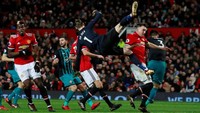 De Gea harus jatuh bangun untuk menyelamatkan gawang MU. Foto: Jason Cairnduff/Action Images via Reuters
