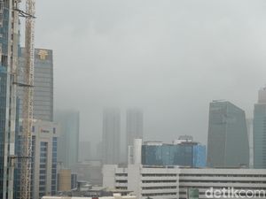 Hujan Deras Disertai Petir Bersahutan di Jakarta, Ini yang Terjadi