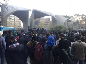 Demo Antipemerintah, Kemlu Pastikan WNI di Iran Aman