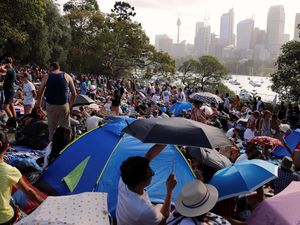Foto: Rela Menanti Berjam-jam Demi Kembang Api Tahun Baru di Sydney
