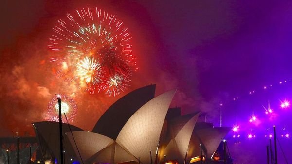 Kembang Api Spektakuler Tandai Tahun Baru 2018 di Sydney