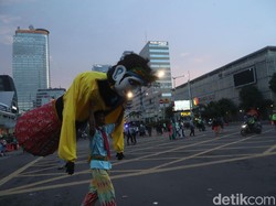 Jl Sudirman-Jl Thamrin Ditutup, Warga Berdatangan ke Monas