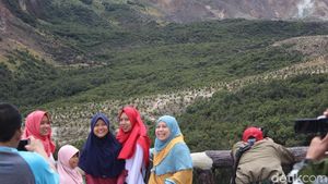 Foto: Penampakan Sungai Berwarna Kuning di Garut