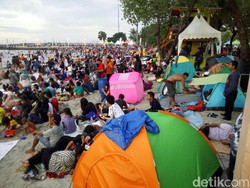 Tenda Si Pemburu Malam Tahun Baru