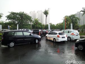 Hujan Deras, Arus Lalin di Ancol Macet Jelang Perayaan Tahun Baru