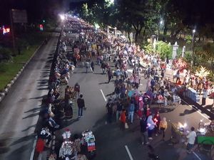 Ramainya Warga Mulai Nikmati Car Free Night di Patung Kuda
