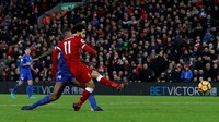 Salah bahkan mencetak gol kedua dan membawa Liverpool membalikkan keadaaan. Ini adalah gol ke-17 miliknya di Premier League musim ini dan yang ke-23 di seluruh ajang. Salah menggila. (Foto: Phil Noble/REUTERS)