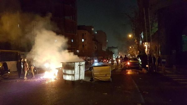 Potret Gelombang Demo Antipemerintah di Iran