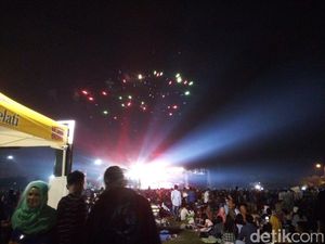 Dari Pelabuhan Sunda Kelapa, Sandi Naik Kapal ke Pantai Karnaval