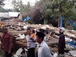 Rumah Rusak dan Kandang Ayam Roboh Diterjang Puting Beliung