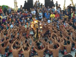 Tari Kecak, Budaya dan Alam yang Menyatu Tari Kecak, Budaya dan Alam yang Menyatu