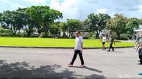 Saat Jokowi Nikmati Malioboro di Pagi Terakhir 2017