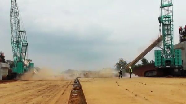 Foto: Detik-detik Ambruknya Pilar Beton di Proyek Tol Pemalang-Batang