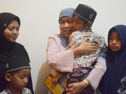 Mensos Kunjungi Keluarga Pendamping PKH yang Meninggal Dalam Tugas