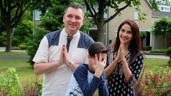 Potret Keseruan Keluarga Maudy Koesnaedi yang Kompak Banget