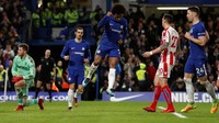 Willian jadi bintang di laga ini. Bahkan dari empat penampilan terakhirnya lawan Stoke di Premier League, ia sudah terlibat aktif dalam enam gol (4 gol, 2 assist). (Foto: John Sibley/Action Images via Reuters)