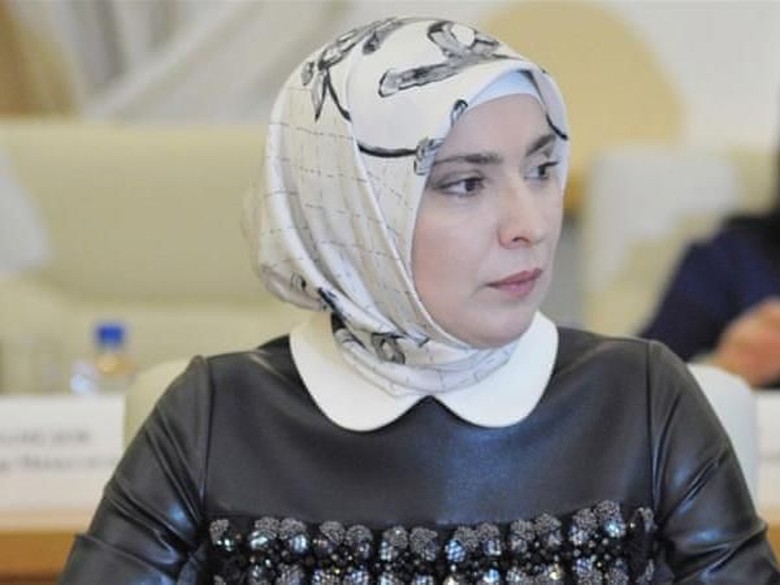 Perempuan Muslim Berhijab Ini Tantang Putin di Pemilu Rusia Perempuan Muslim Berhijab Ini Tantang Putin di Pemilu Rusia