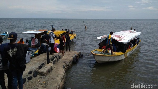 Ini Pantai Dengan Hiu Tutul Yang Didatangi Menteri Susi