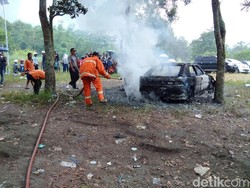 Alat Pemadam Api di Mobil Penting, Bukan Hal yang Aneh