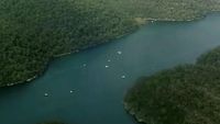 Kapal-kapal Mengerubungi Lokasi Jatuh Pesawat di Sungai Sydney