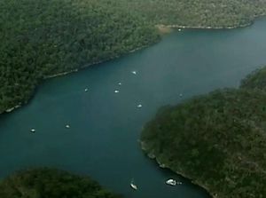 Kapal-kapal Mengerubungi Lokasi Jatuh Pesawat di Sungai Sydney