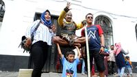 Gatotkaca Melayang Hingga Nona Belanda Pukau Pengunjung Kota Tua