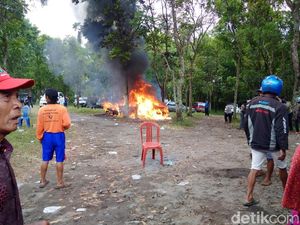 Mobil Sedan Terbakar Hebat di Area Parkir Merapi Park Sleman