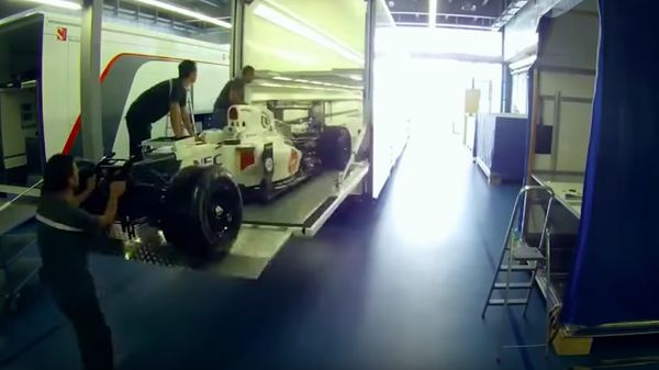 Mengintip Proses Pengangkutan Mobil F1 di Setiap Balapan